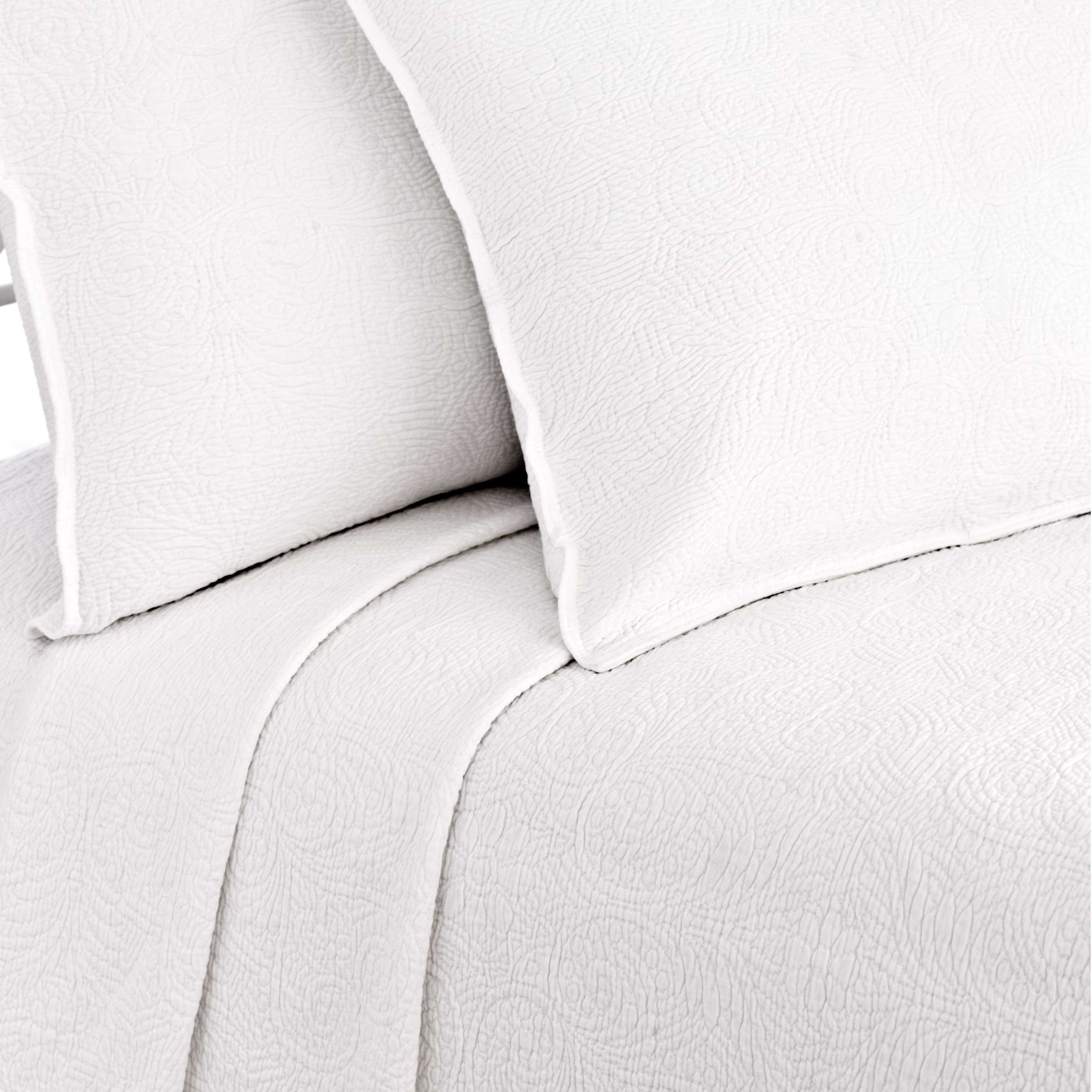 Elizabeth White Matelassé Coverlet Pine Cone Hill