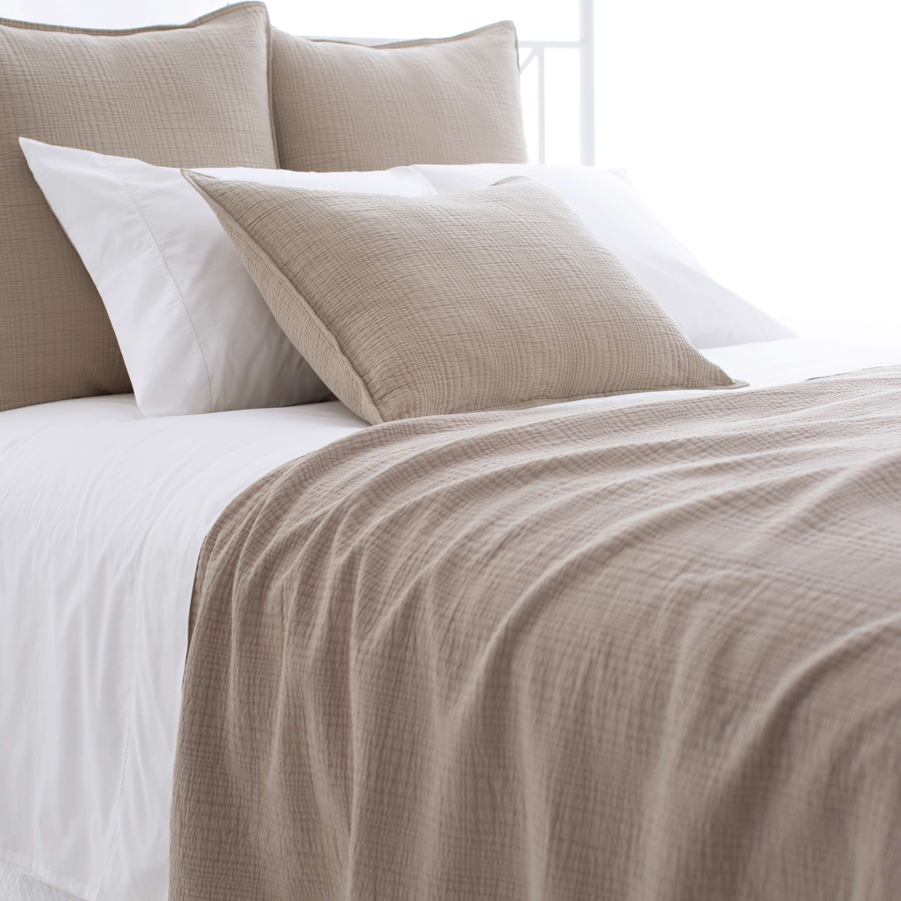 Kelly Linen Matelassé Coverlet Pine Cone Hill