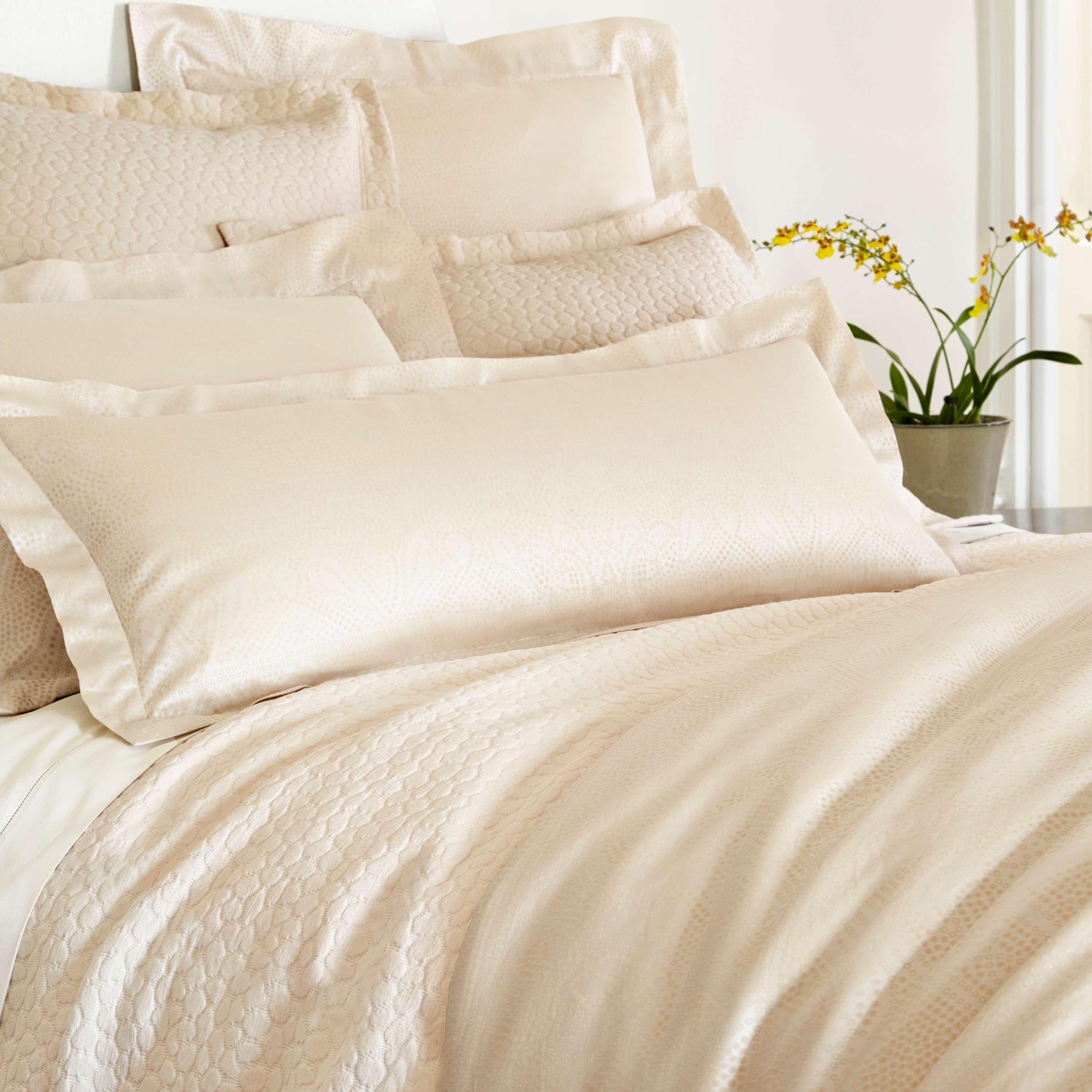 Sassolino Wheat Matelassé Coverlet Luxe