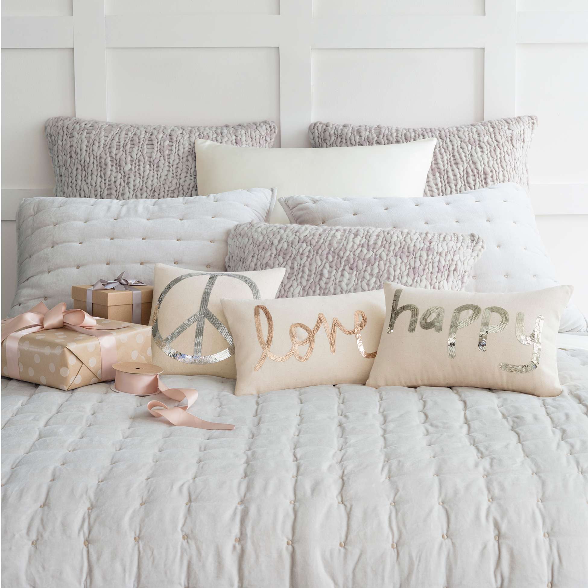 throw pillows for grey bedding