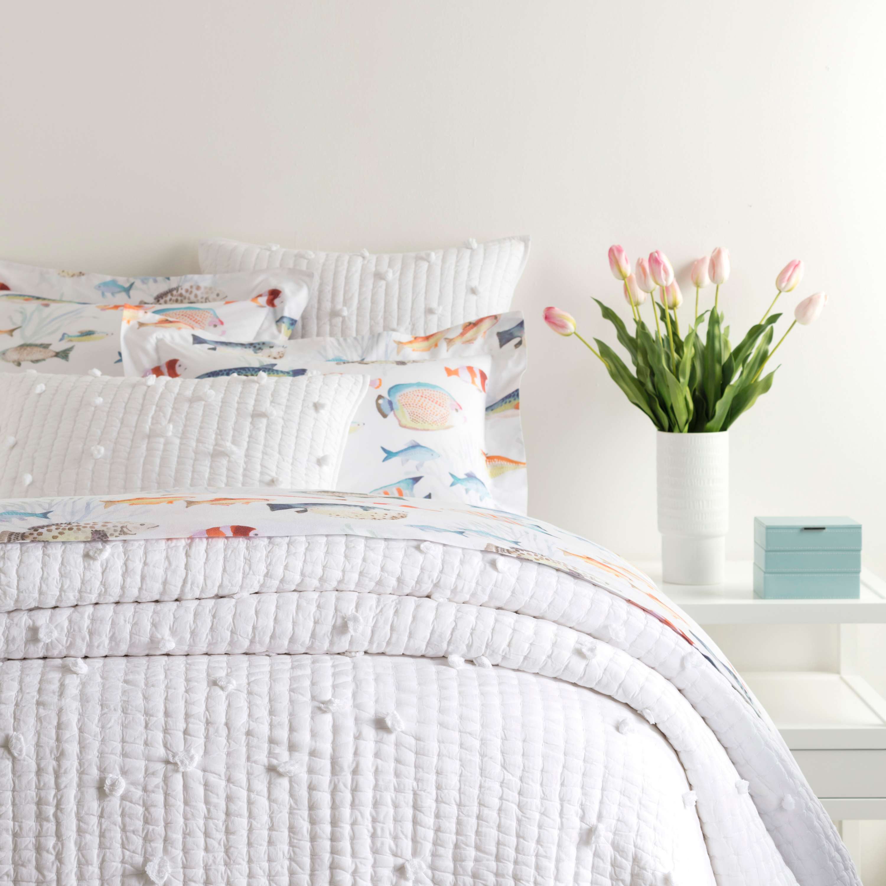 Pom Poms White Quilt