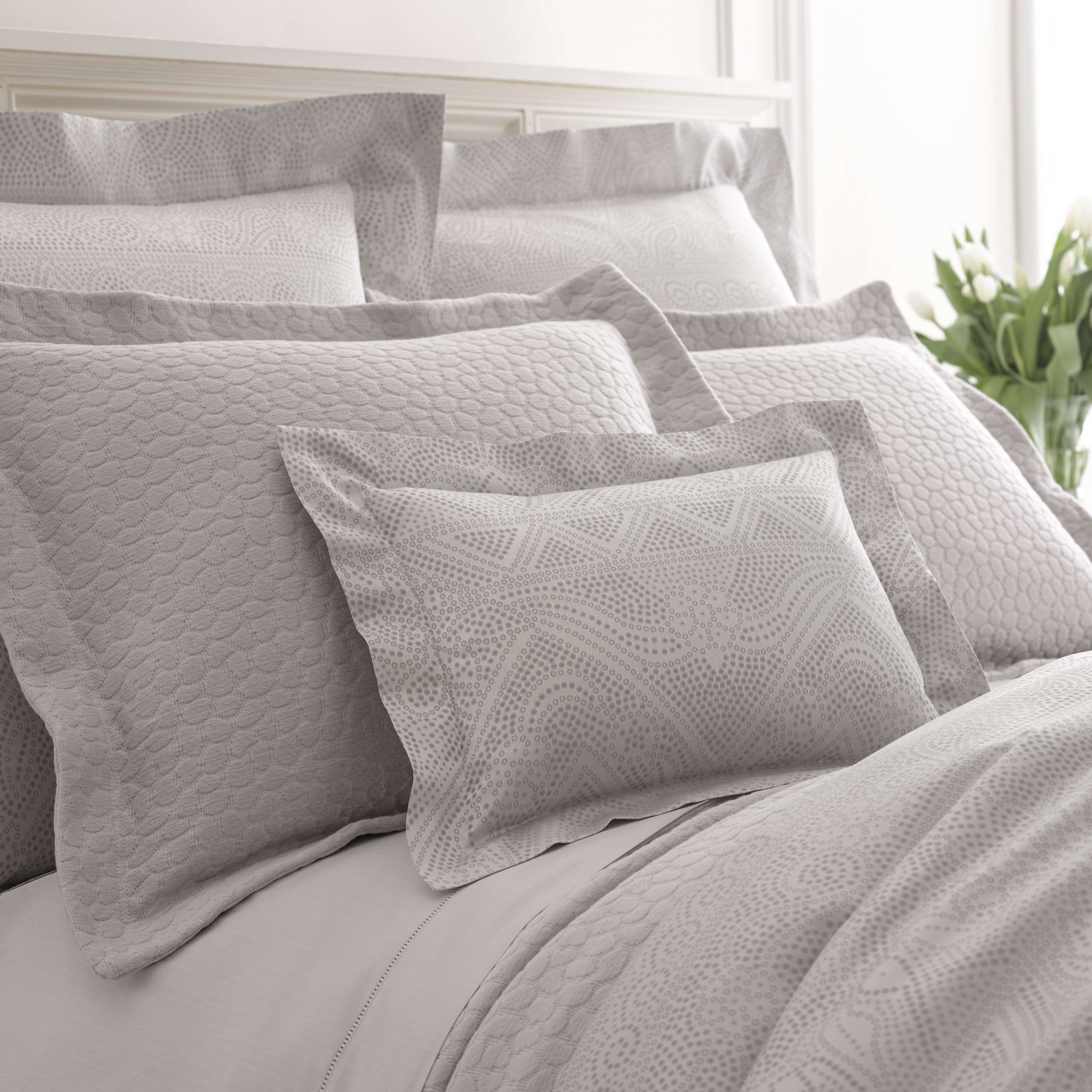 Sassolino Zinc Matelassé Coverlet | Luxe