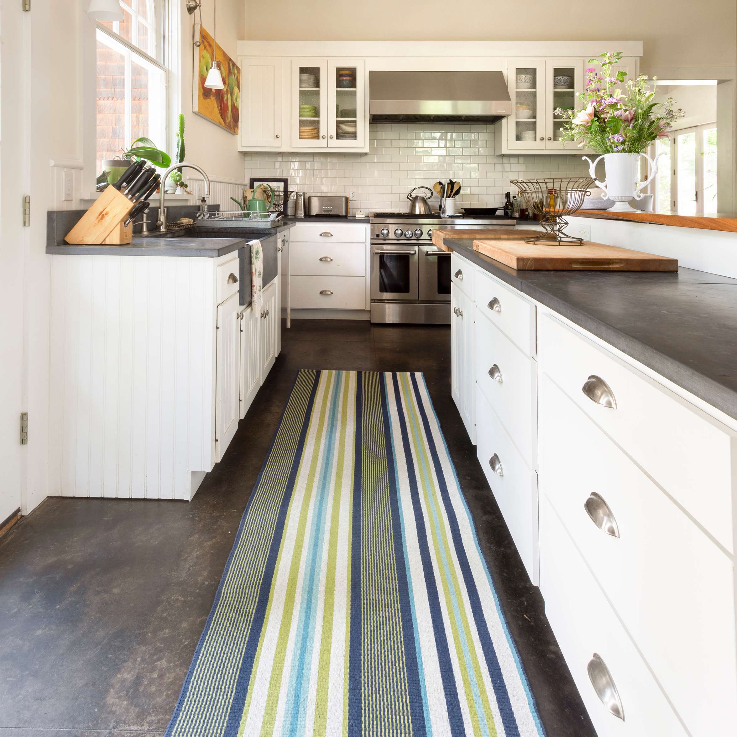 How To Choose The Perfect Kitchen Rug - Décor Aid