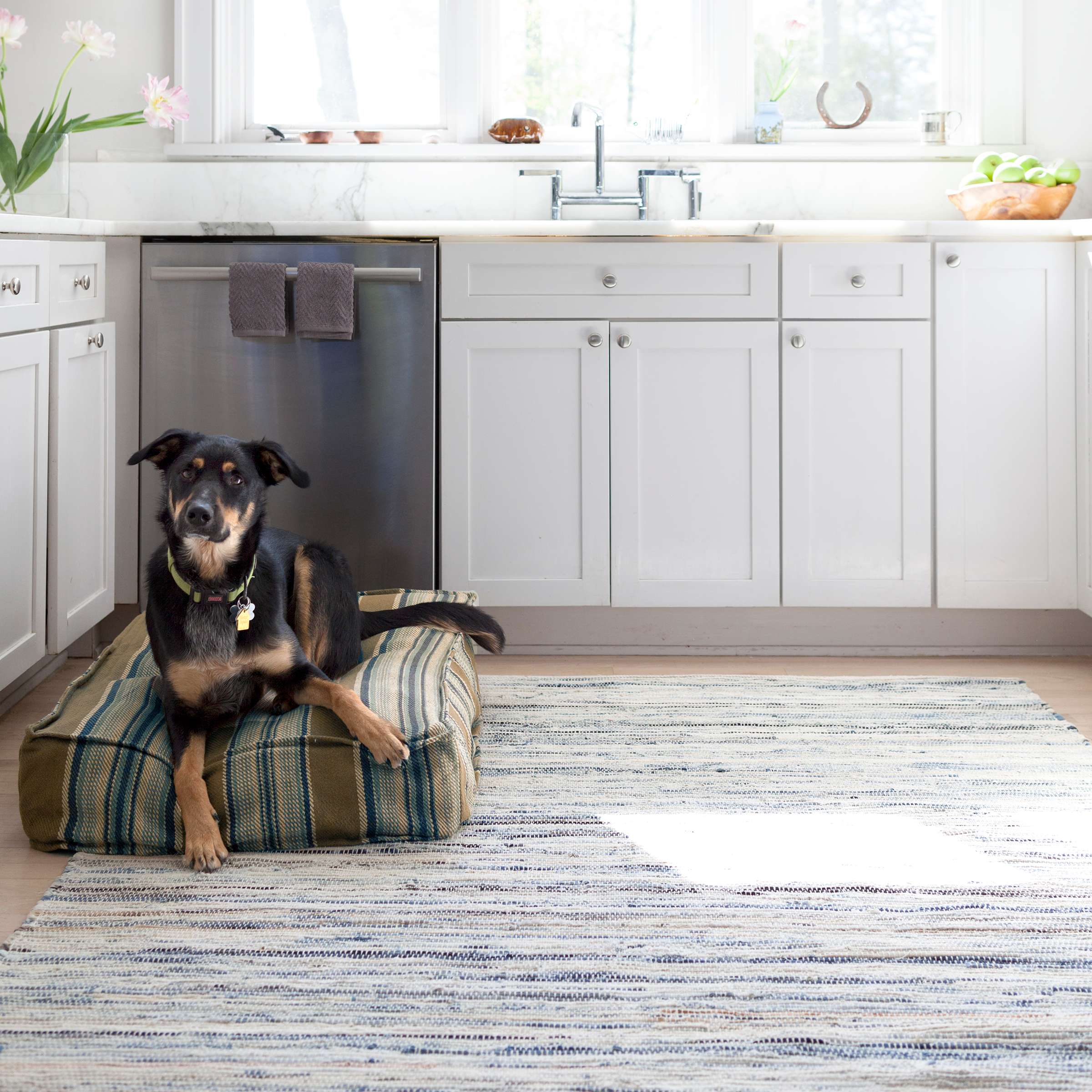 How To Choose The Perfect Kitchen Rug - Décor Aid